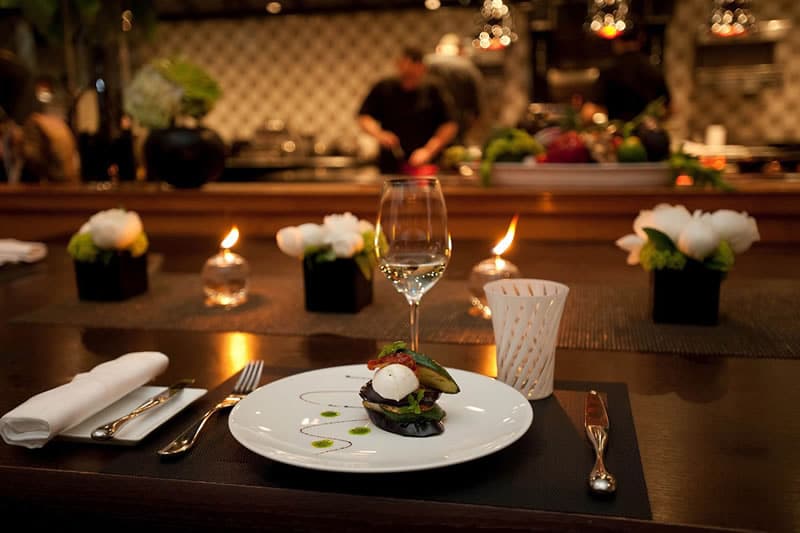 Lekker thuis dineren met vrienden en familie zonder zelf de hele dag in de keuken te staan? Dat kan door chef kok aan huis Klaas in te huren. Hij kookt diners, 21 diners, catering, walking dinners en luxe BBQ